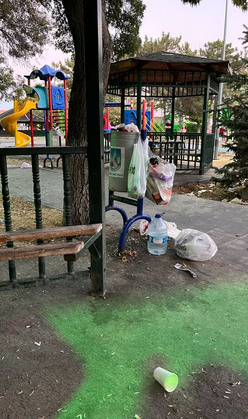 Zafer mahallesi zafer parkı bu durumda buna çözüm bulunmalı… (fotoğraf 3/4)