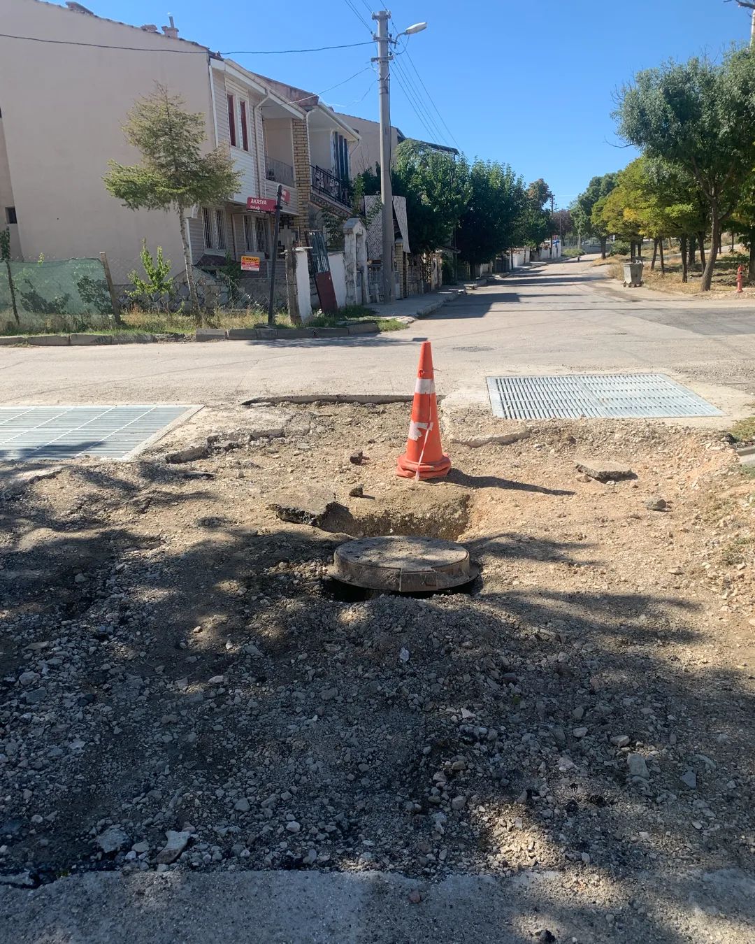 Burası Şentepe bir sokak yol bayadır böyle çocuklar içine gi… haberinin fotoğrafı