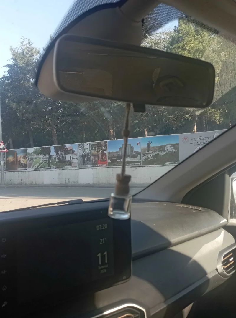 Şehitiğin önündeki kapamalar, görsel tanıtım içinmiş düzeltm…