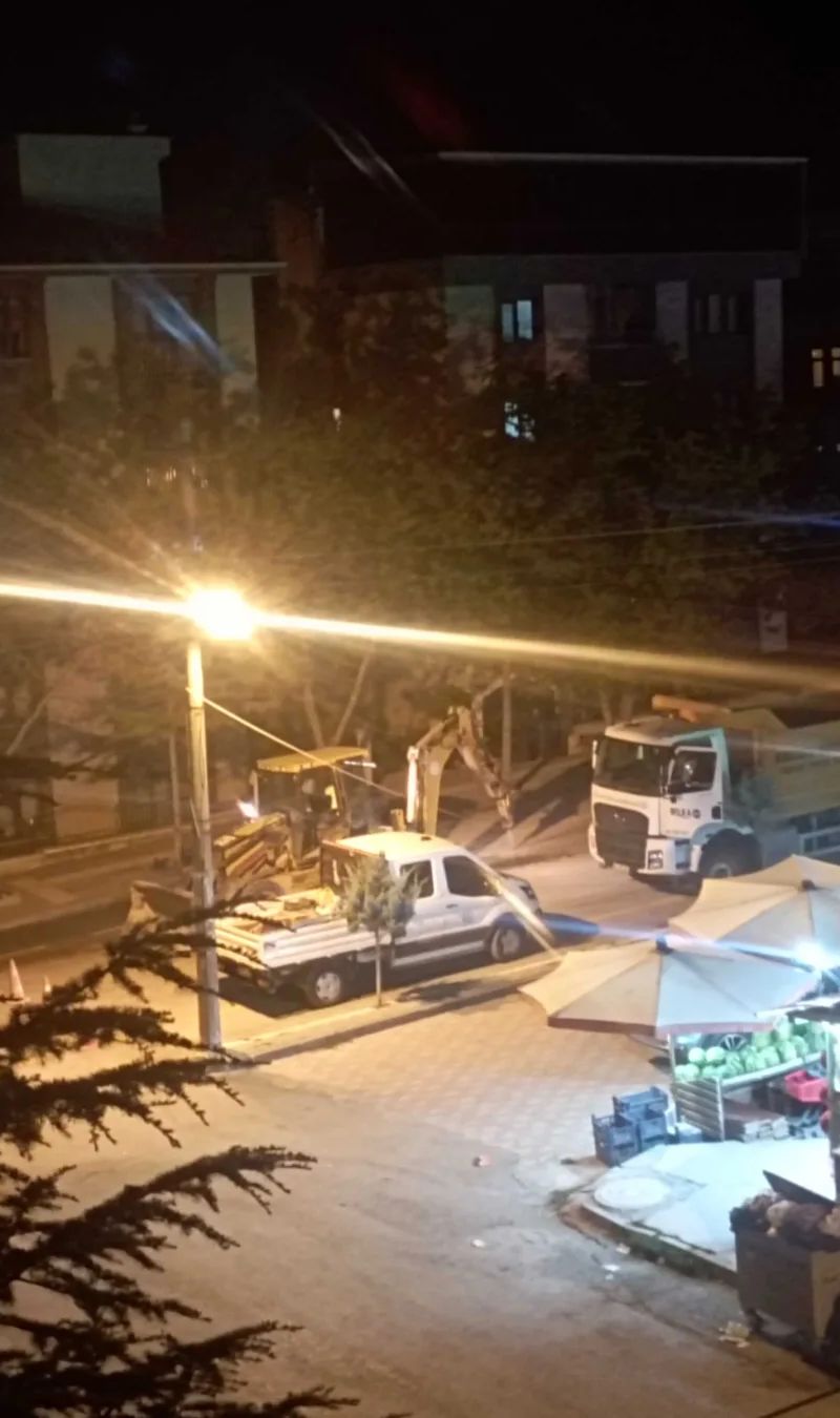 Bu ülkede işini düzgünce yapan kimse yok. Dün yola şerit çiz…