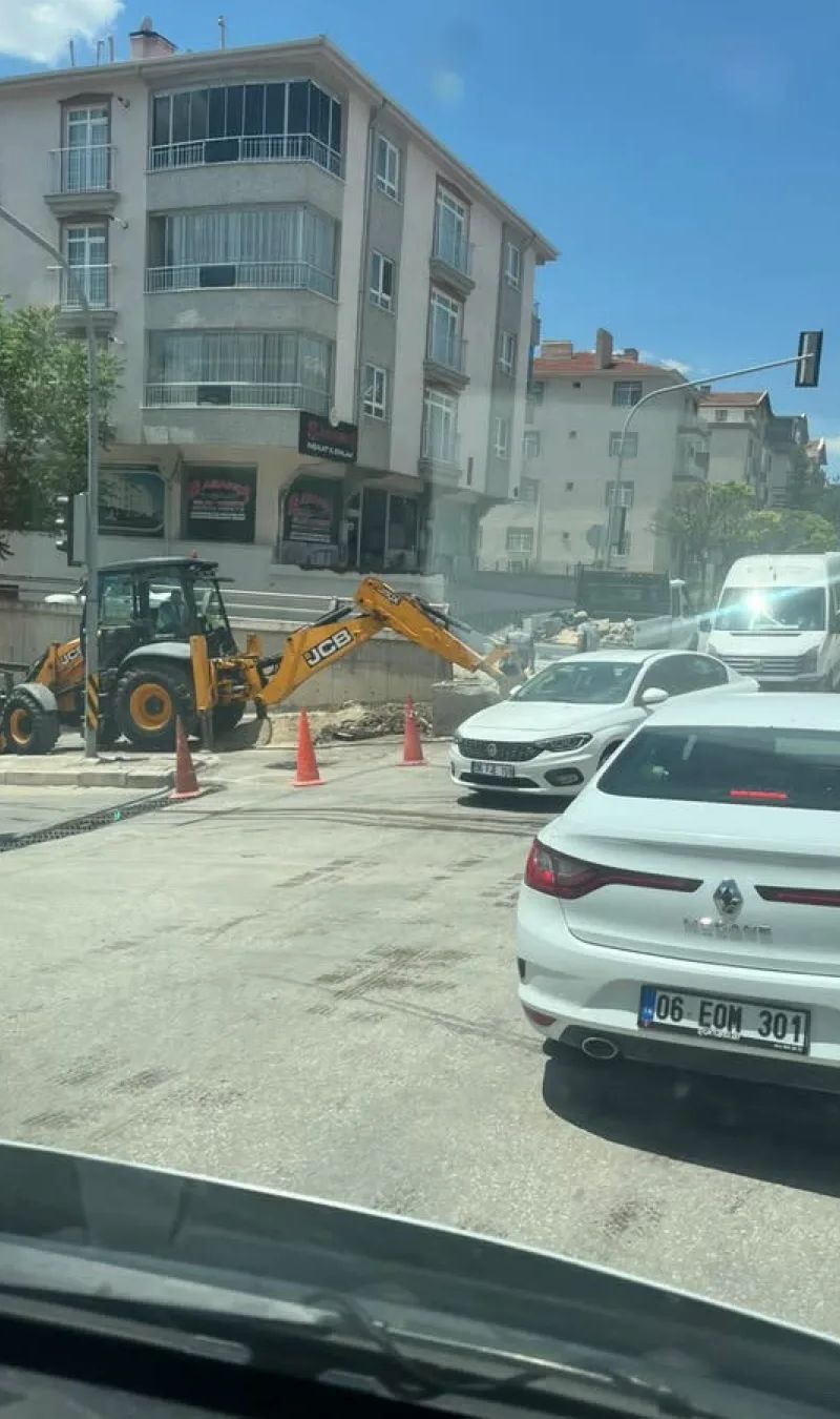 Saat 12.30 civarında anayol alt geçitte kaza (fotoğraf 2/4)