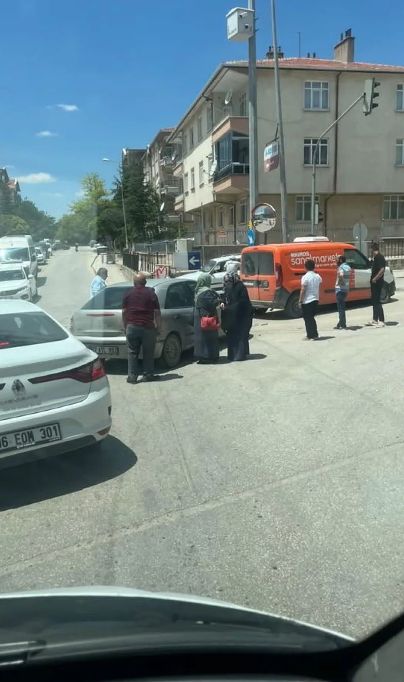Saat 12.30 civarında anayol alt geçitte kaza (fotoğraf 3/4)